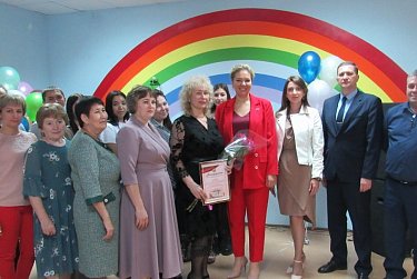 Оренбургские справедливороссы поздравили соцработников